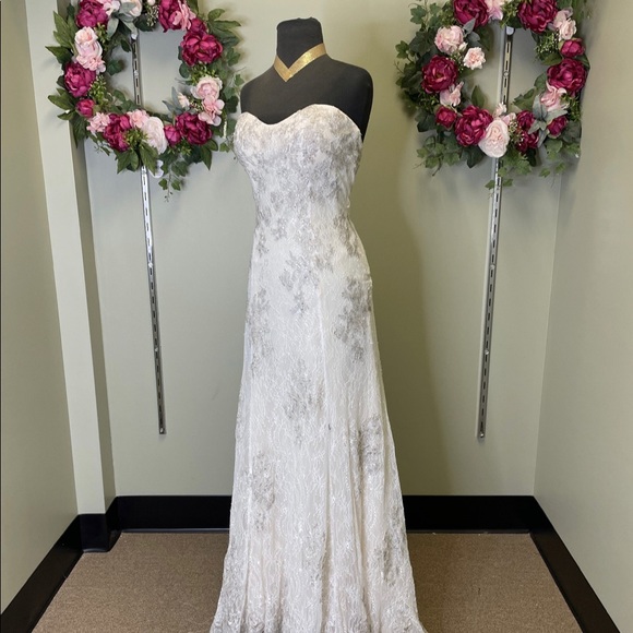 Stunning Maggie Sottero Wedding Dress, size 12, Store Sample On Sale ! - Picture 2 of 4